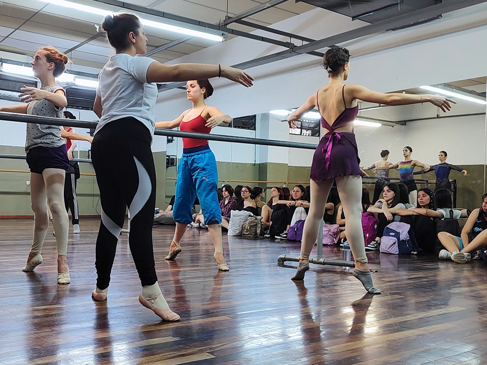 El DAM y las escuelas: encuentro con la ESEA en Danza Aída V. Mastrazzi